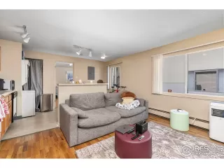 Photo #4: 1004986 Listing