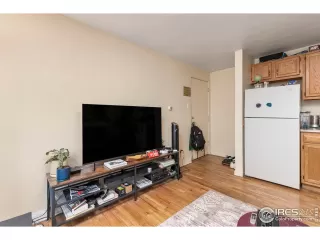 Photo #5: 1004986 Listing