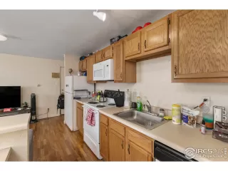 Photo #6: 1004986 Listing