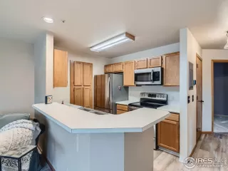 Photo #6: 1005008 Listing