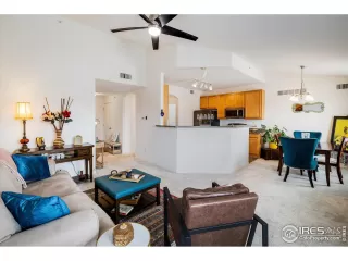 Photo #6: 1005208 Listing