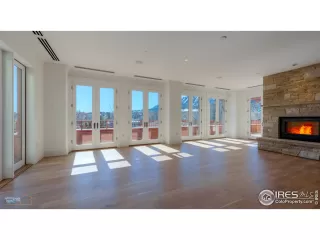 Photo #5: 1005250 Listing