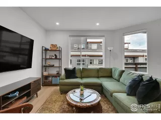 Photo #3: 1005258 Listing