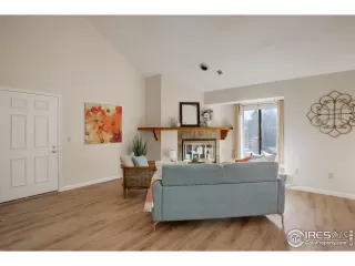 Photo #5: 1005293 Listing