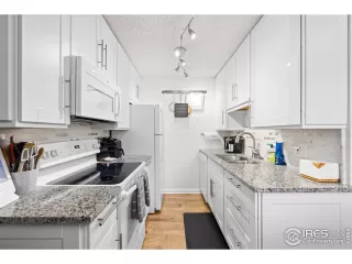 Photo #4: 1005382 Listing 