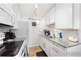 Photo #5: 1005382 Listing 