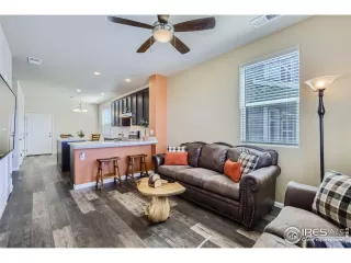 Photo #2: 1005593 Listing