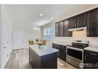 Photo #5: 1005593 Listing