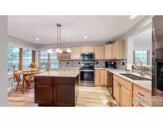 Photo #6: 1005633 Listing