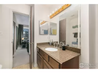 Photo #5: 1005638 Listing