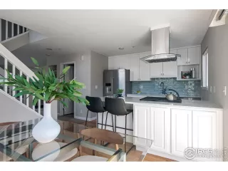 Photo #2: 1005695 Listing