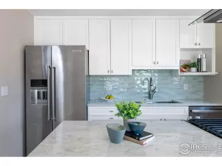 Photo #4: 1005695 Listing