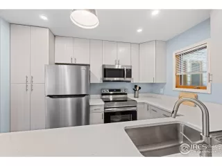 Photo #4: 1005709 Listing