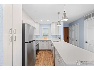 Photo #5: 1005709 Listing