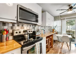 Photo #6: 1005717 Listing