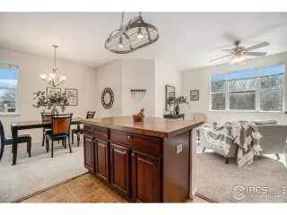 Photo #5: 1005823 Listing