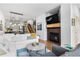 Photo #3: 1005858 Listing