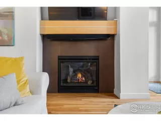 Photo #4: 1005858 Listing