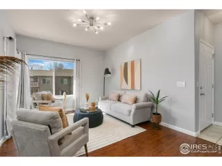 Photo #5: 1005869 Listing