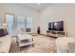 Photo #5: 1005892 Listing