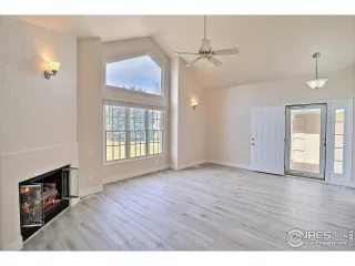 Photo #4: 1005922 Listing