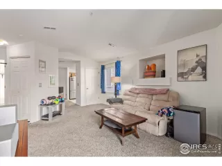 Photo #4: 1005923 Listing