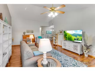 Photo #6: 1005937 Listing