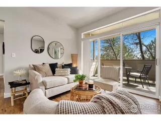 Photo #5: 1005945 Listing