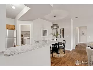 Photo #6: 1005945 Listing