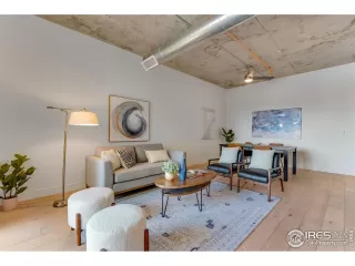 Photo #2: 1005986 Listing