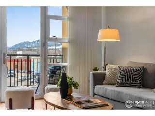 Photo #3: 1005986 Listing