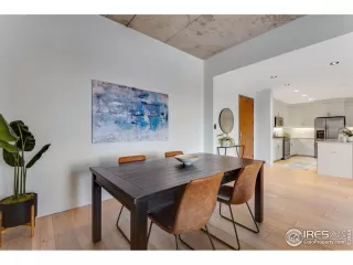 Photo #4: 1005986 Listing