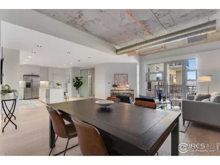 Photo #5: 1005986 Listing