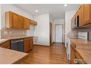 Photo #4: 1006187 Listing