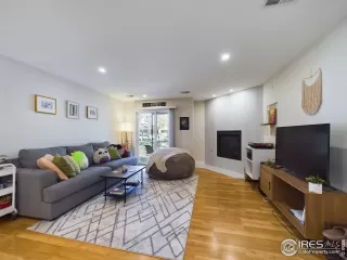 Photo #3: 1006246 Listing