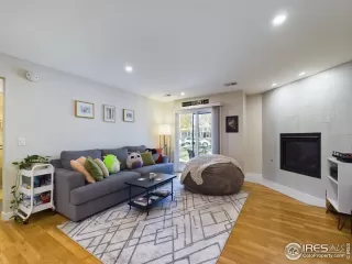 Photo #4: 1006246 Listing