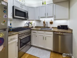 Photo #6: 1006246 Listing