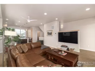 Photo #4: 1006288 Listing