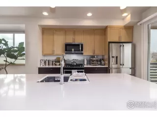 Photo #6: 1006288 Listing