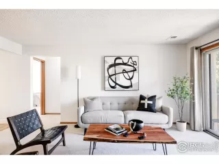 Photo #4: 1006296 Listing