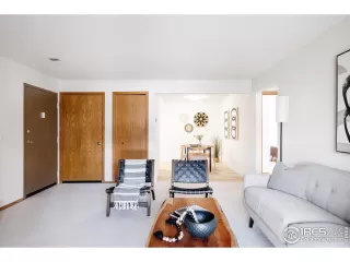 Photo #6: 1006296 Listing