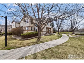 Photo #4: 1006303 Listing