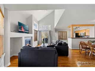 Photo #5: 1006303 Listing