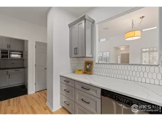 Photo #6: 1006319 Listing