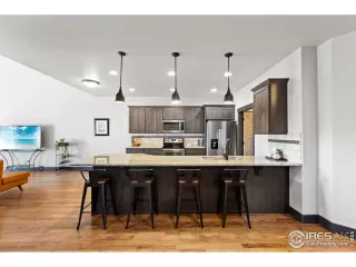 Photo #6: 1006353 Listing