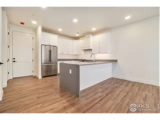 Photo #5: 1006373 Listing