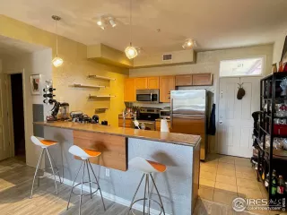 Photo #4: 1006459 Listing