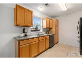 Photo #6: 1006486 Listing