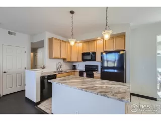 Photo #2: 1006586 Listing