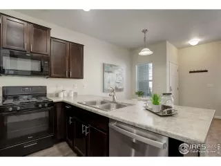 Photo #5: 1006600 Listing